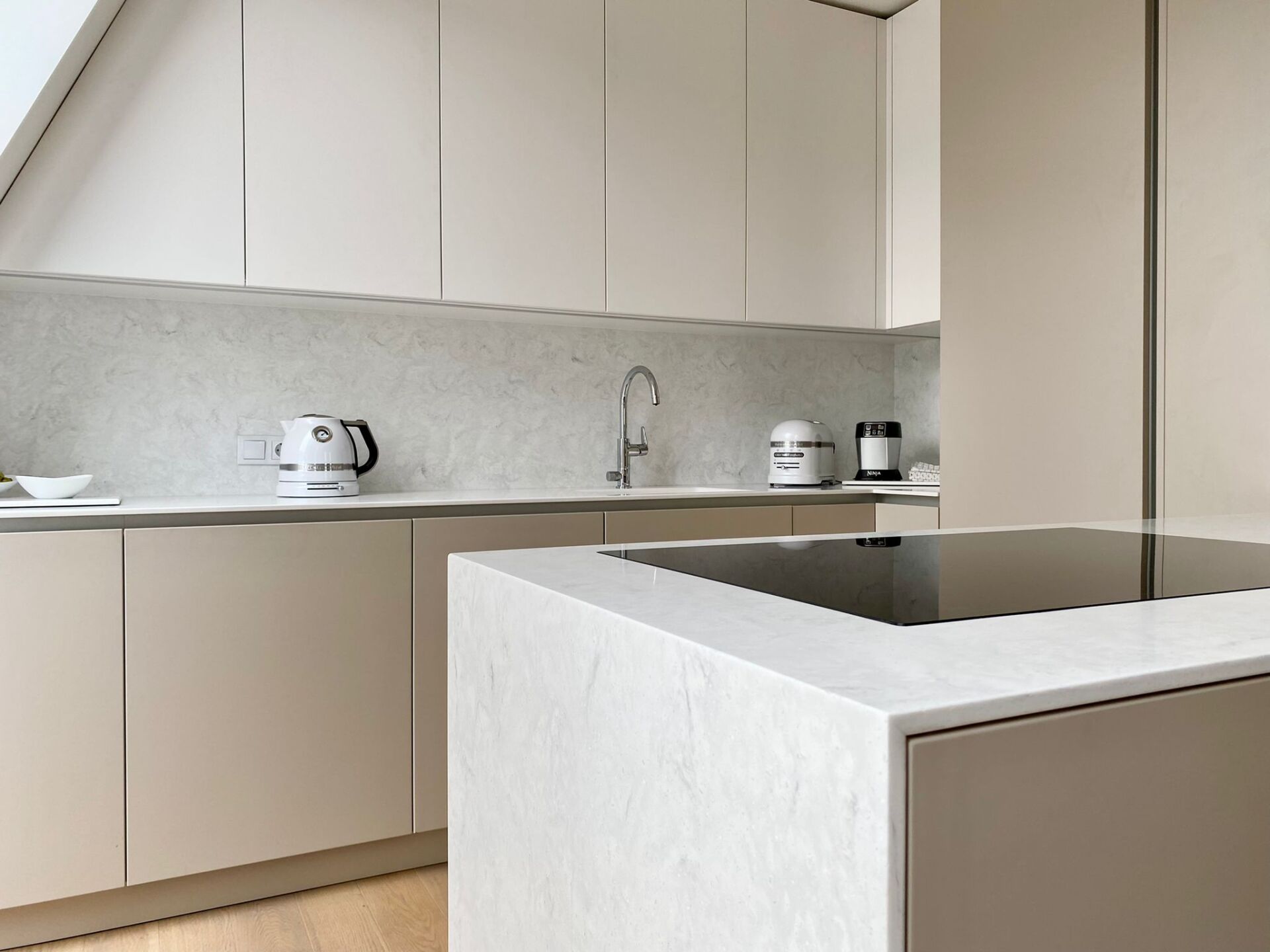 Virtuves virsmas no mākslīgā akmens 31