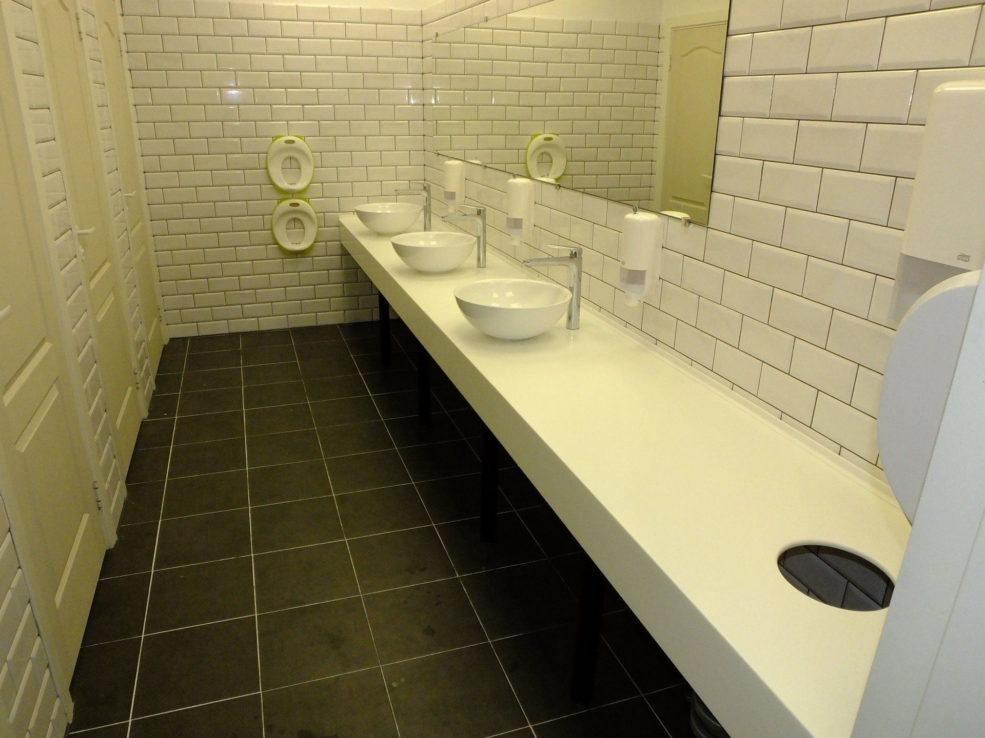 SIA ACRULAT Vannas istabas virsmas no mākslīgā akmens 2