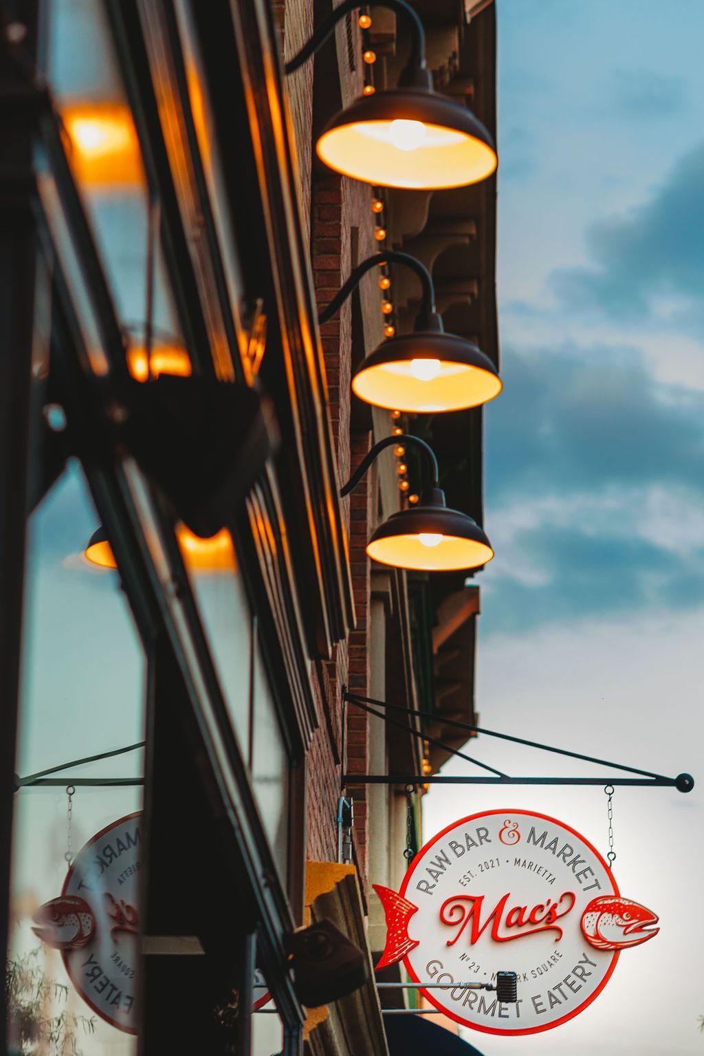 A building with a sign that says mail on it