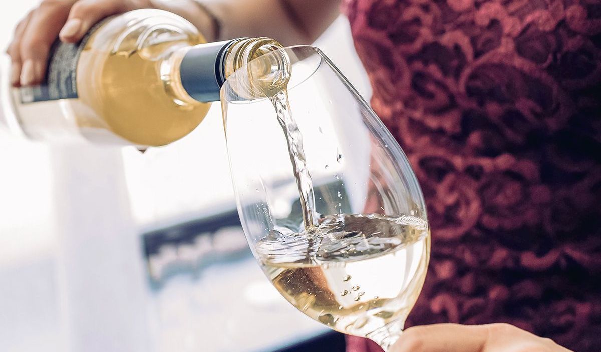 Monthly wine club shipment with free delivery in Massachusetts