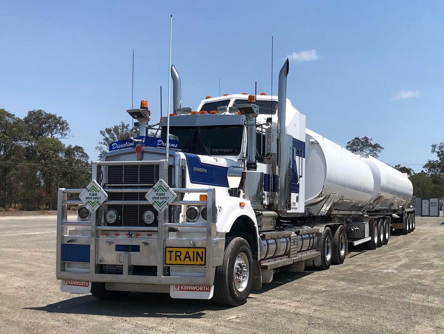White and Blue Semi-truck With Tanker Trailer Parked Outdoors — Supertilt Brisbane In North Lakes, QLD