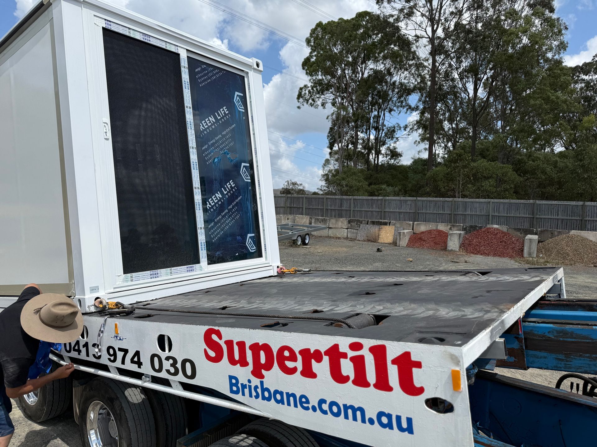 A White Box-like Structure on a Supertilt Truck — Supertilt Brisbane In Brendale, QLD
