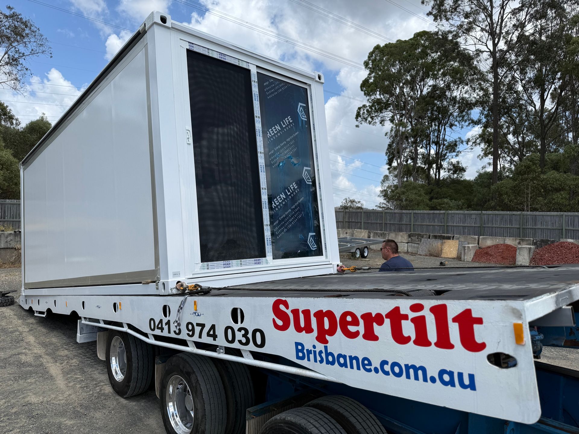 White container with large window on a Supertilt truck in Brisbane. — Supertilt Brisbane In Bracken Ridge, QLD