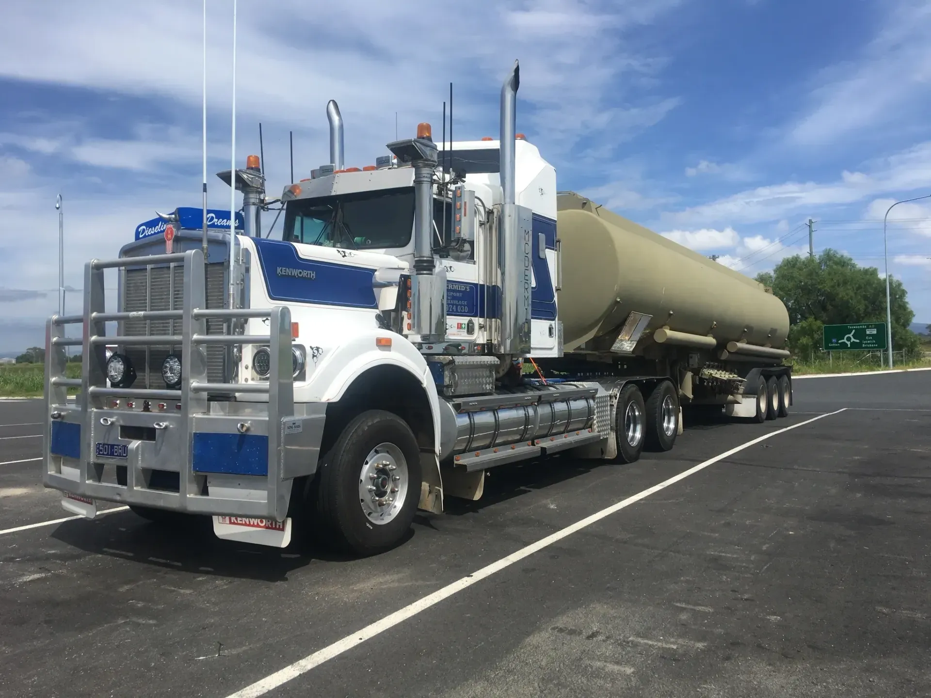 A White and Blue Semi-truck With a Tanker Trailer Parked on Asphalt — Supertilt Brisbane In Bracken Ridge, QLD