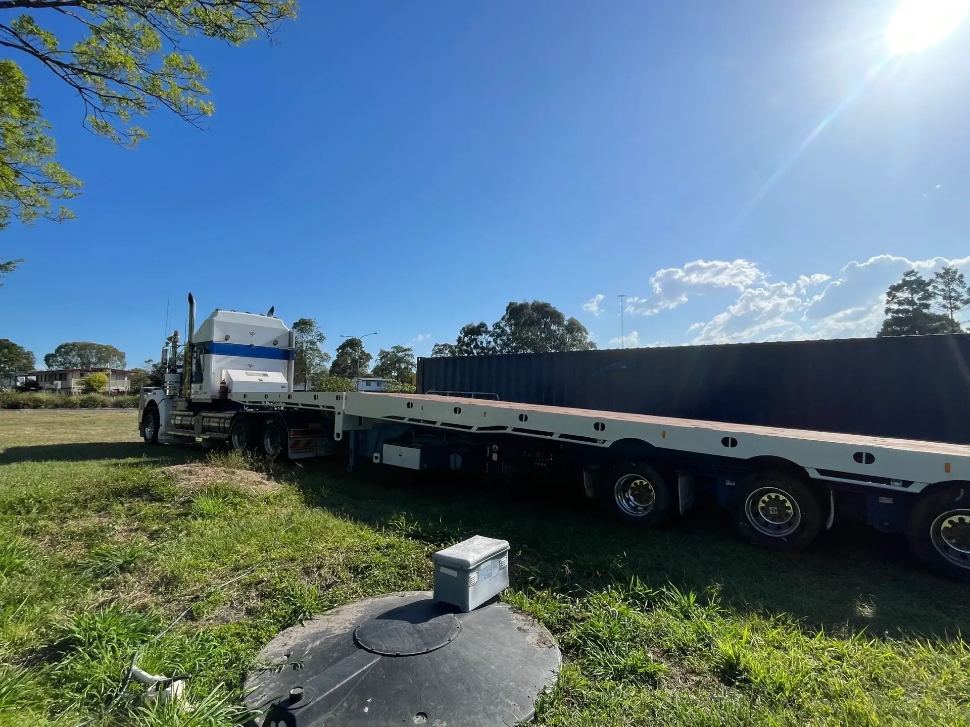A Semi-truck With a Flatbed Trailer Parked — Supertilt Brisbane In Rocklea, QLD