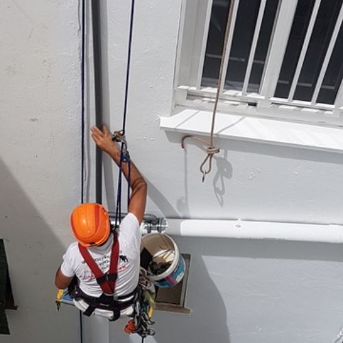 pintar fachada de comunidad de propietarios en parla, madrid