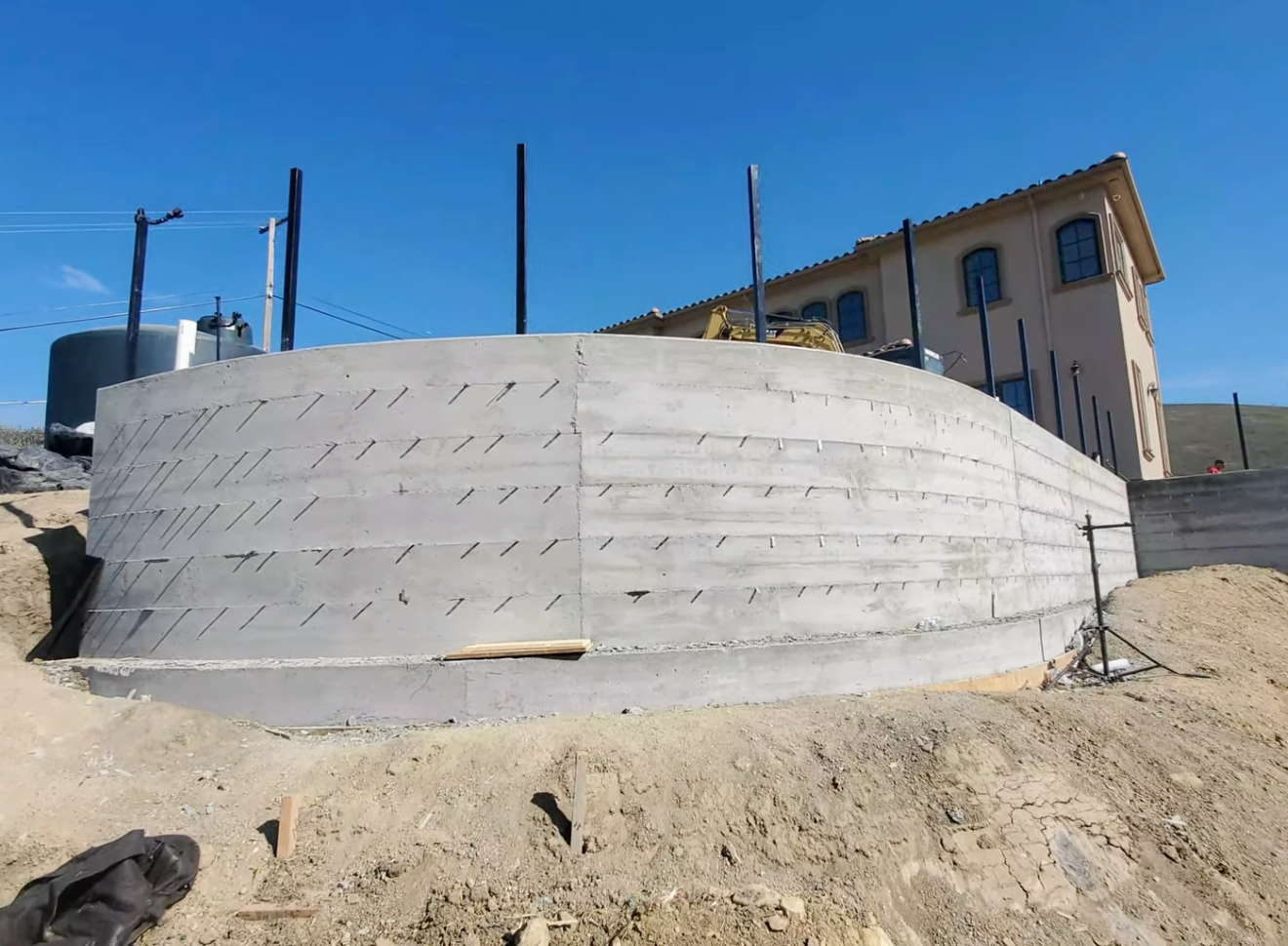 concrete retaining wall