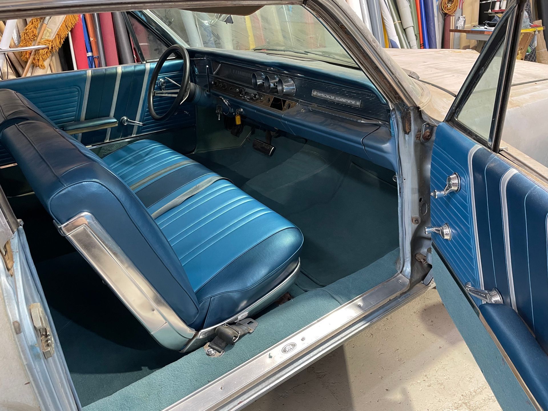 1964 Pontiac Bonneville interior
