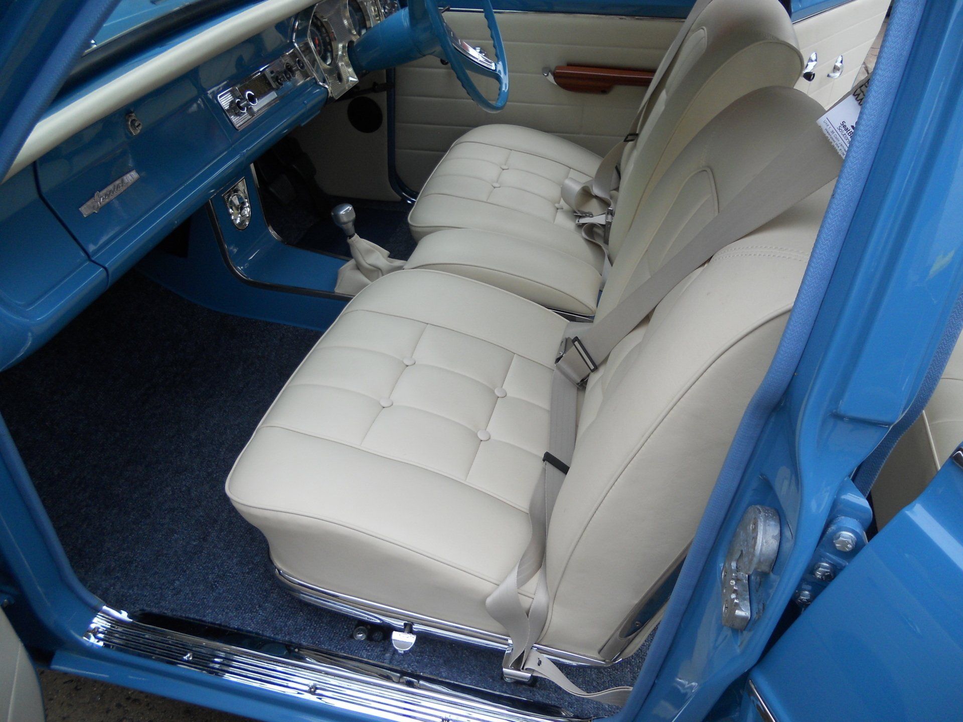 HR Holden Kingswood sedan dash, gear shifter boot, carpet and seats