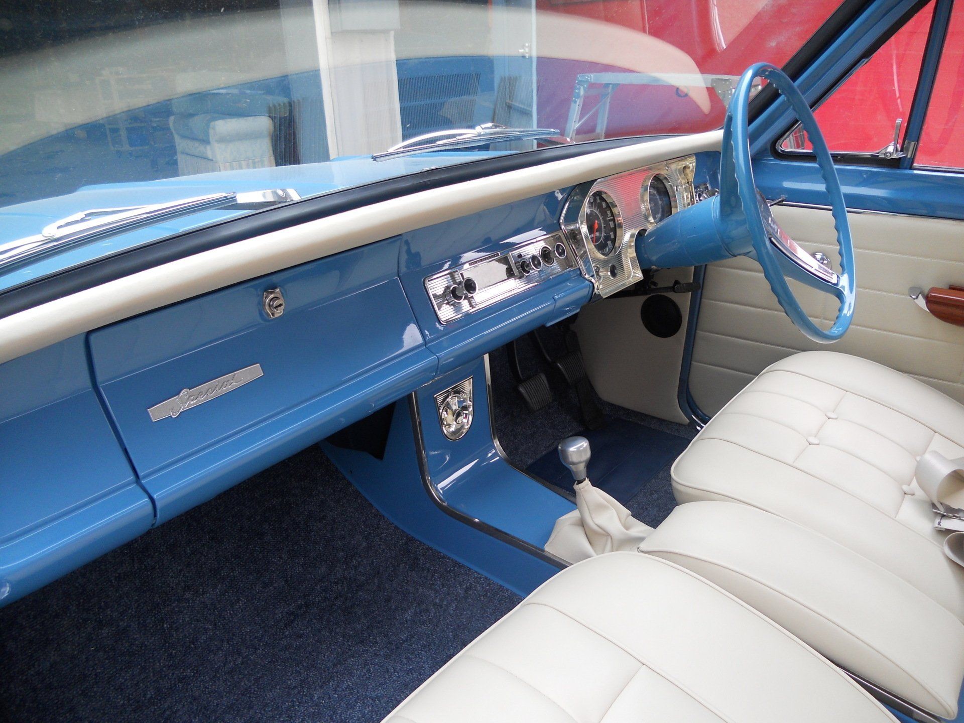 HR Holden Kingswood sedan dash