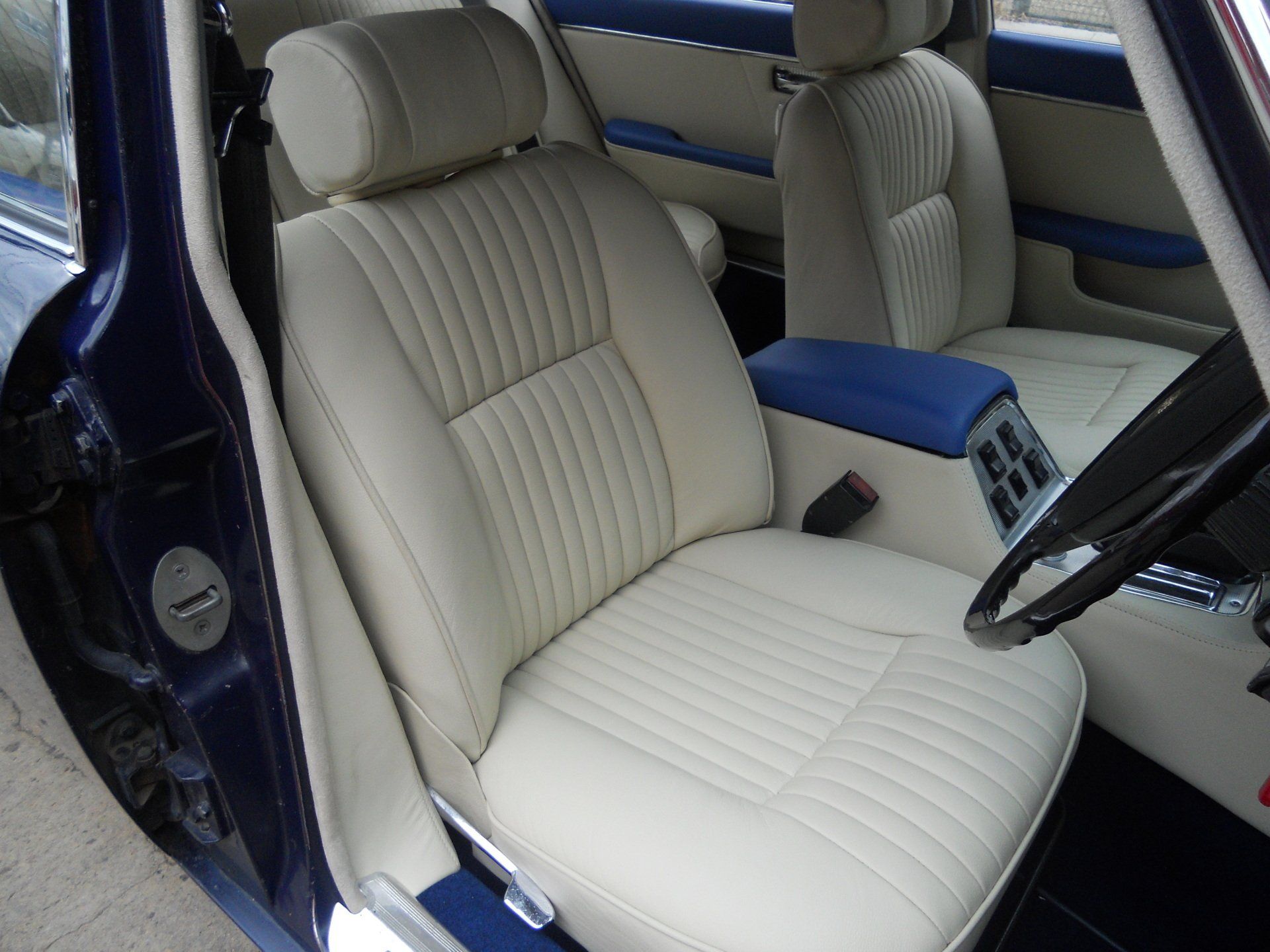 Jaguar Sovereign Bone Leather Right Hand Seat