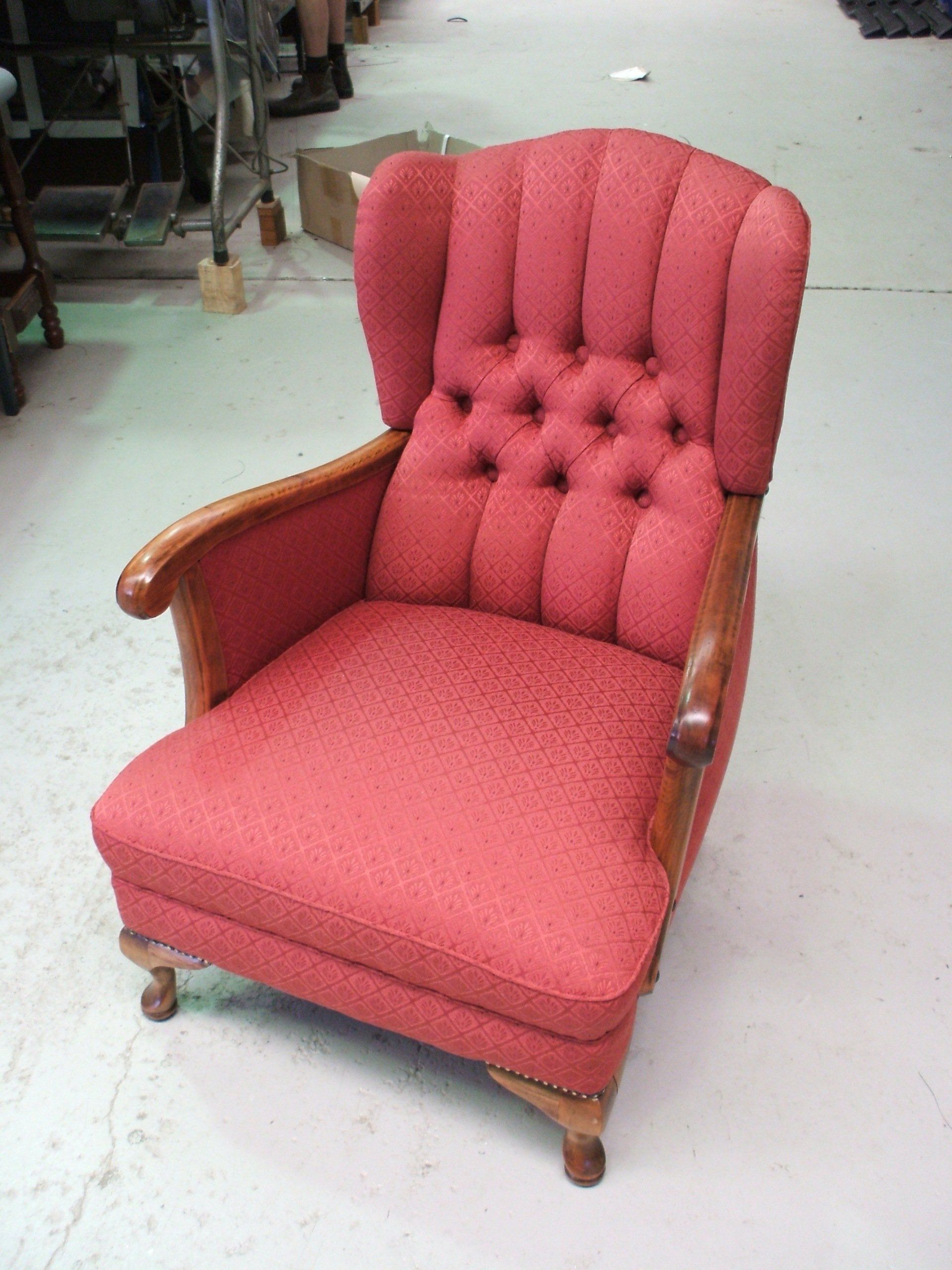 Antique Diamond Buttoned Single Lounge Chair