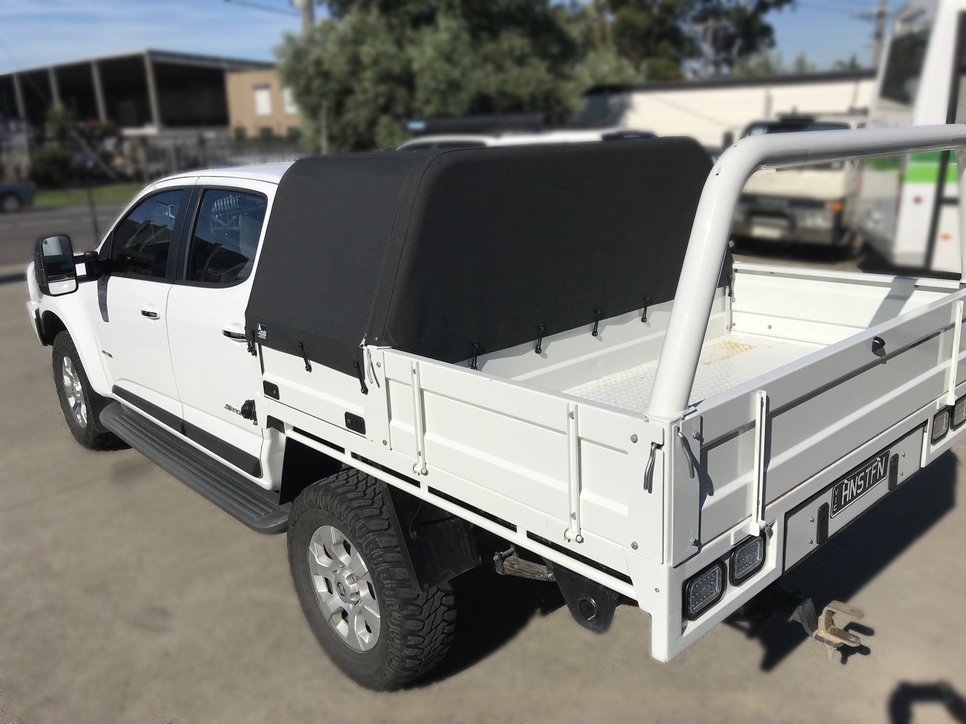 Canvas cover on dog box