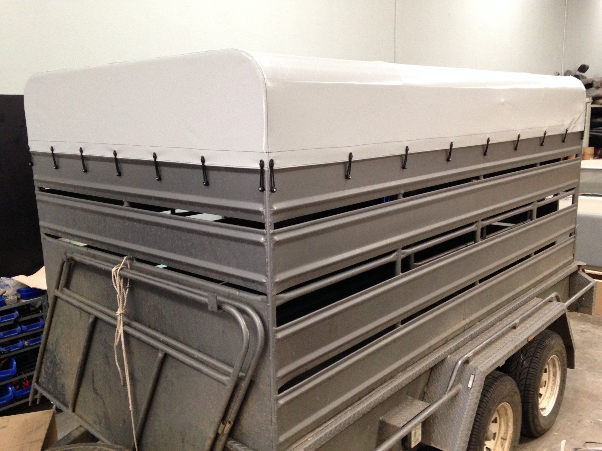 Cattle trailer vinyl roof cover