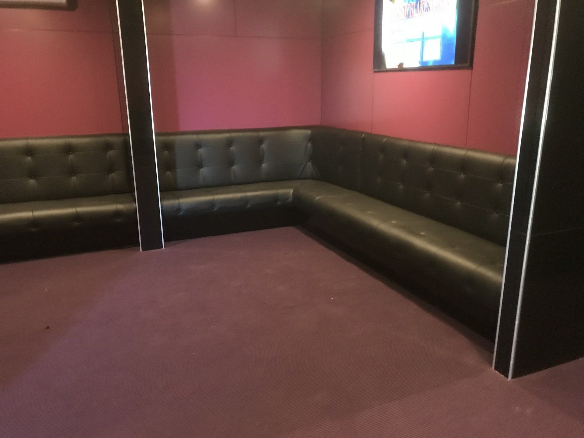 Club button pleated partitioned booth seating