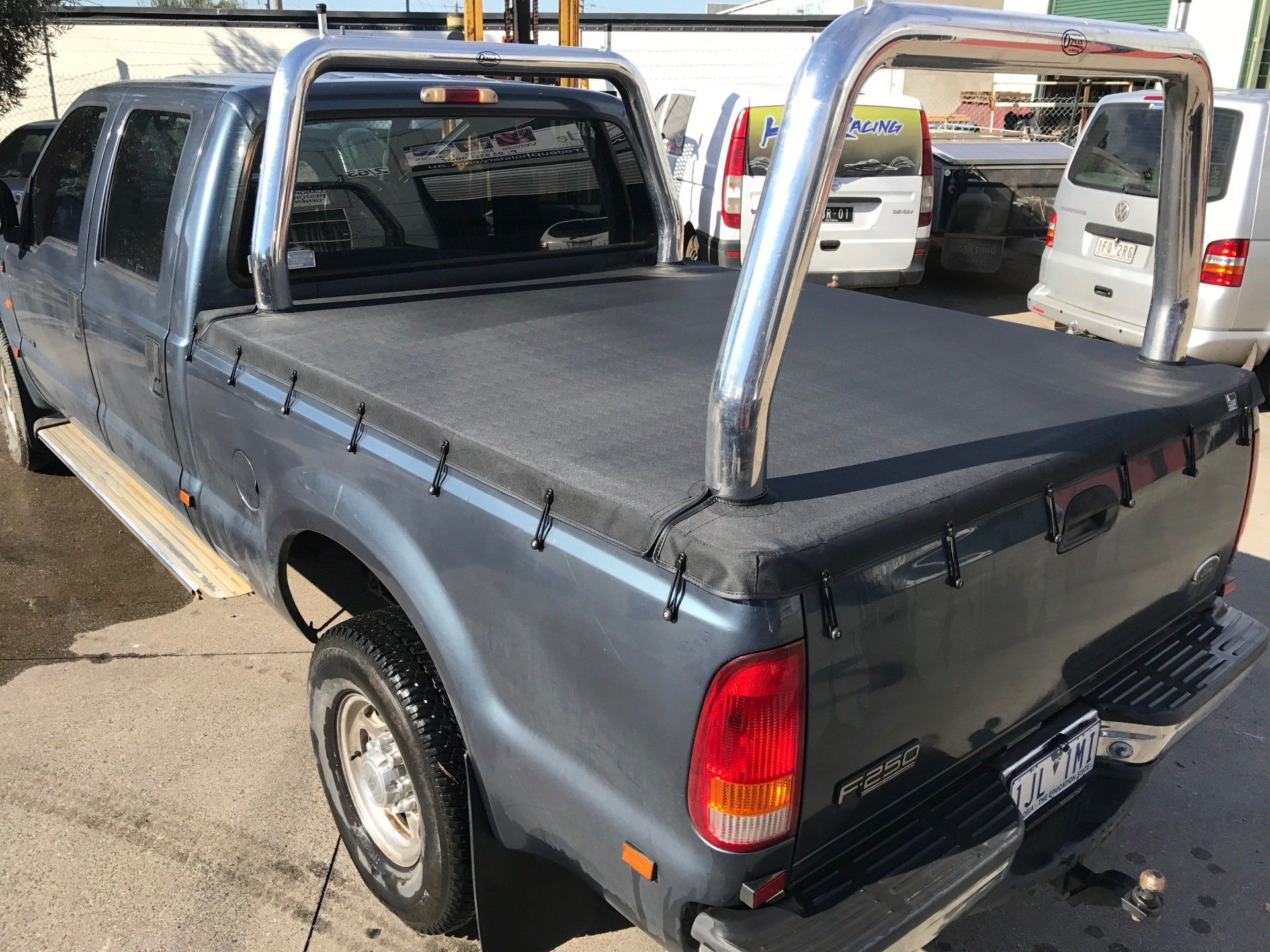 Ford F250 bunji style tonneau with sports bars