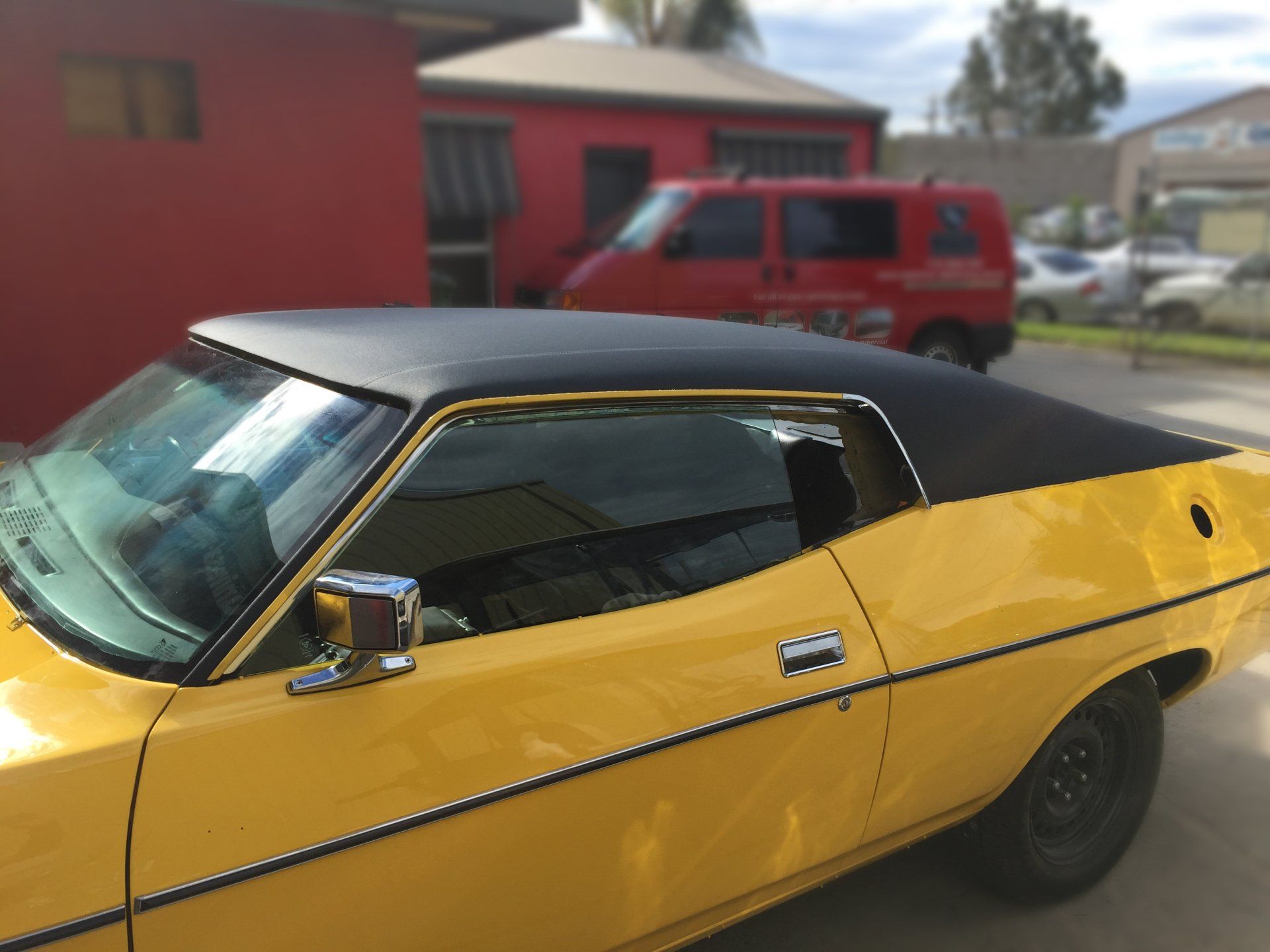 Ford Landau black vinyl roof