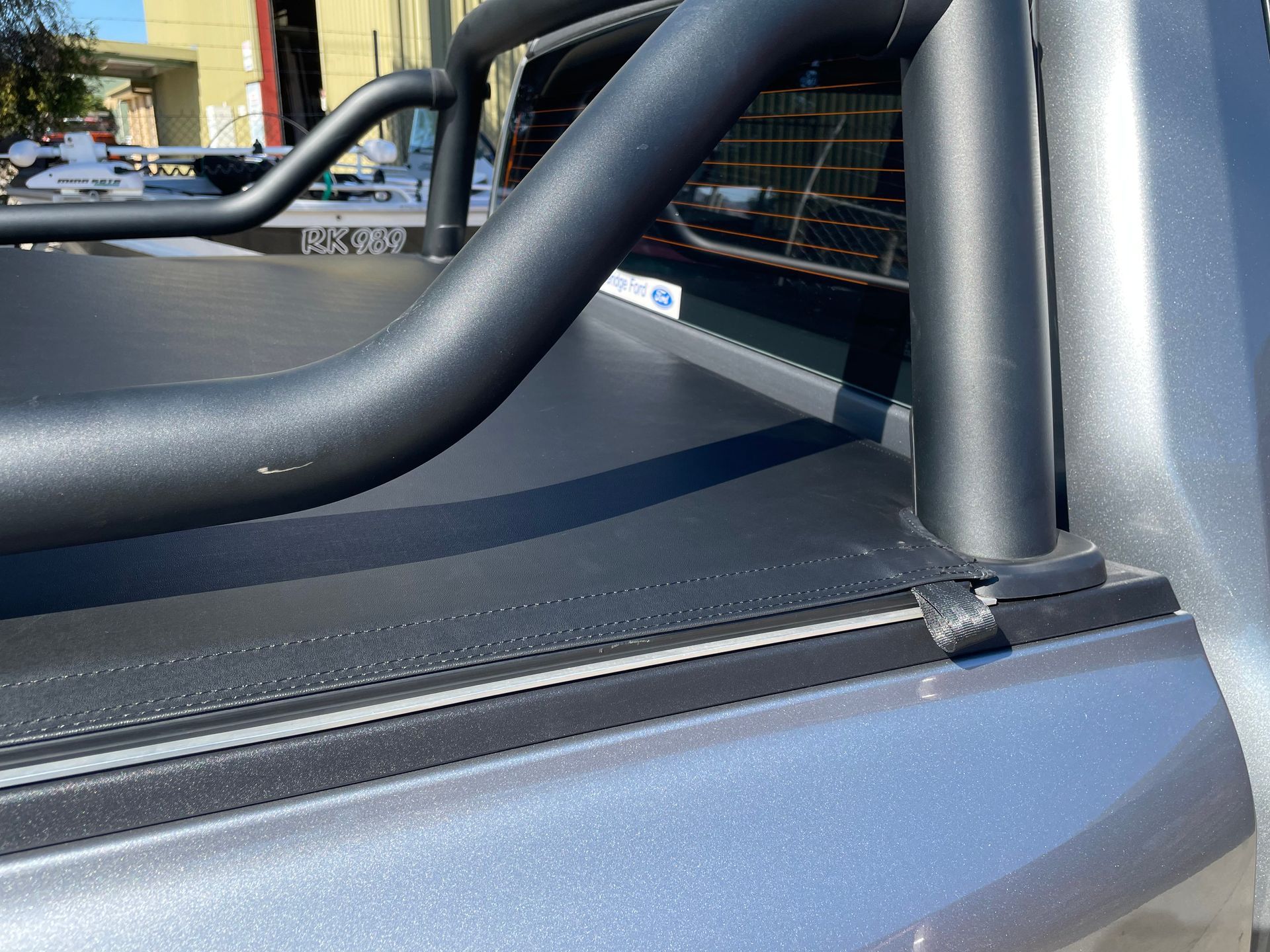 Ford Ranger clipless look tonneau with sports bars