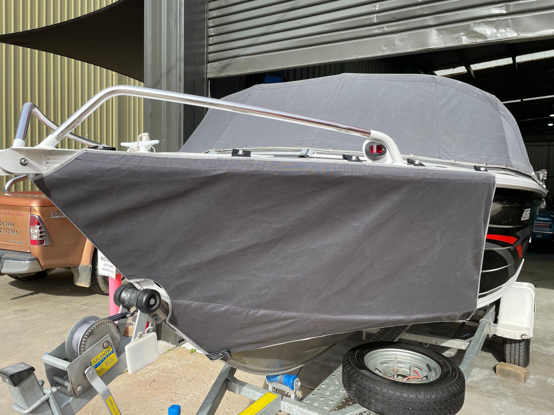 Gunnel mounted stone bra on boat