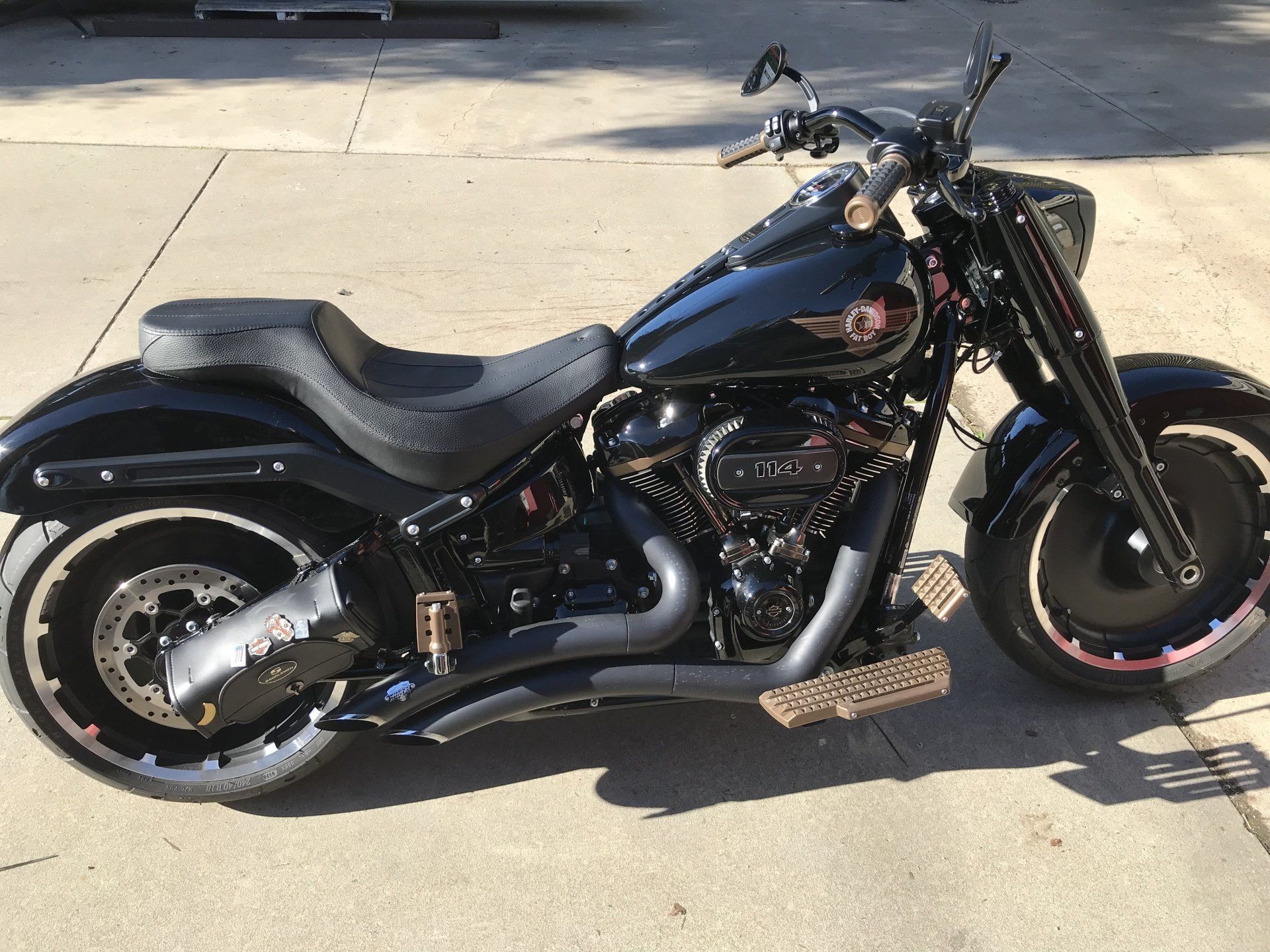 Harley Davidson Fatboy 114 custom black seat