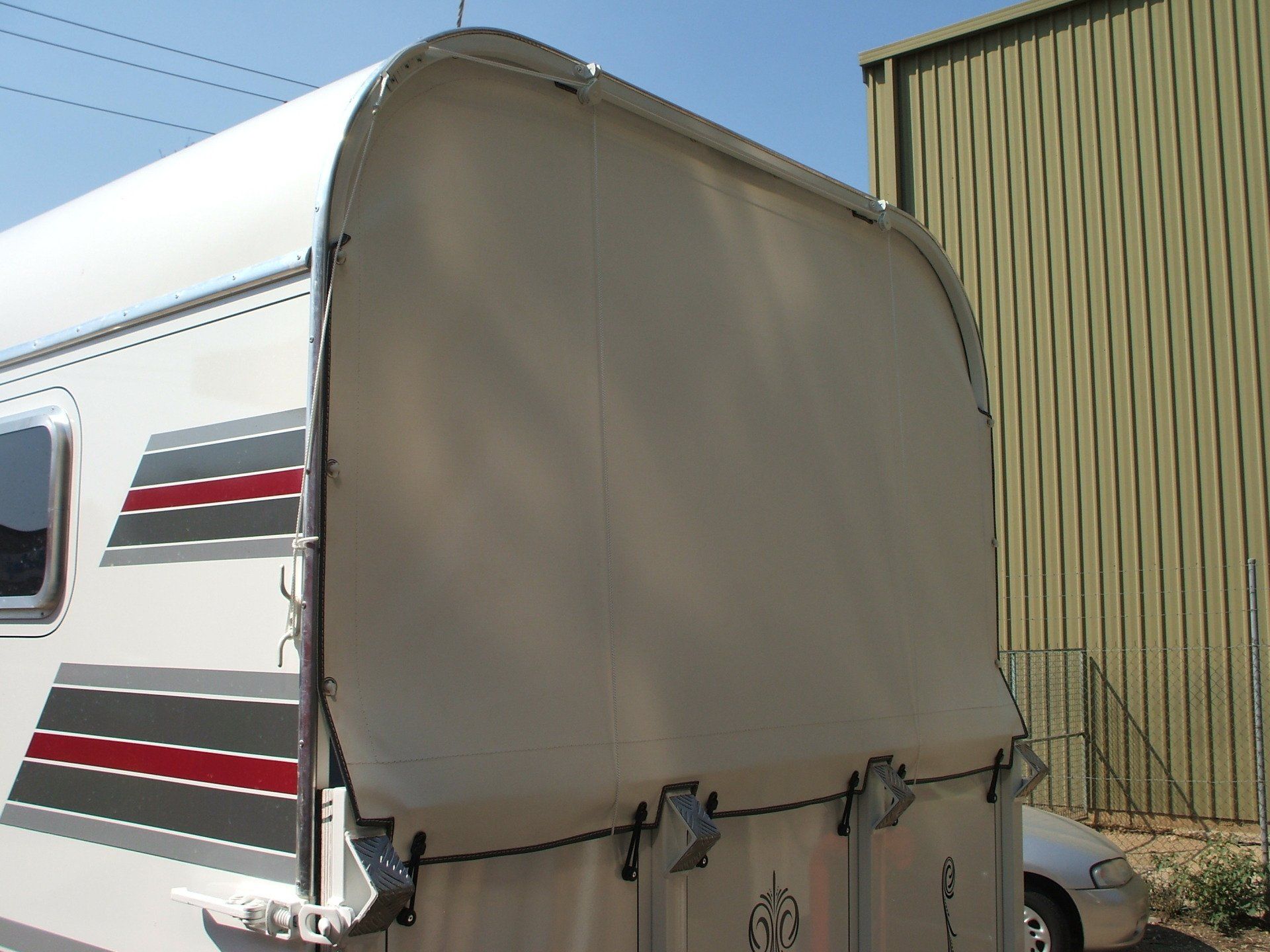 Horsefloat rear vinyl storm curtain