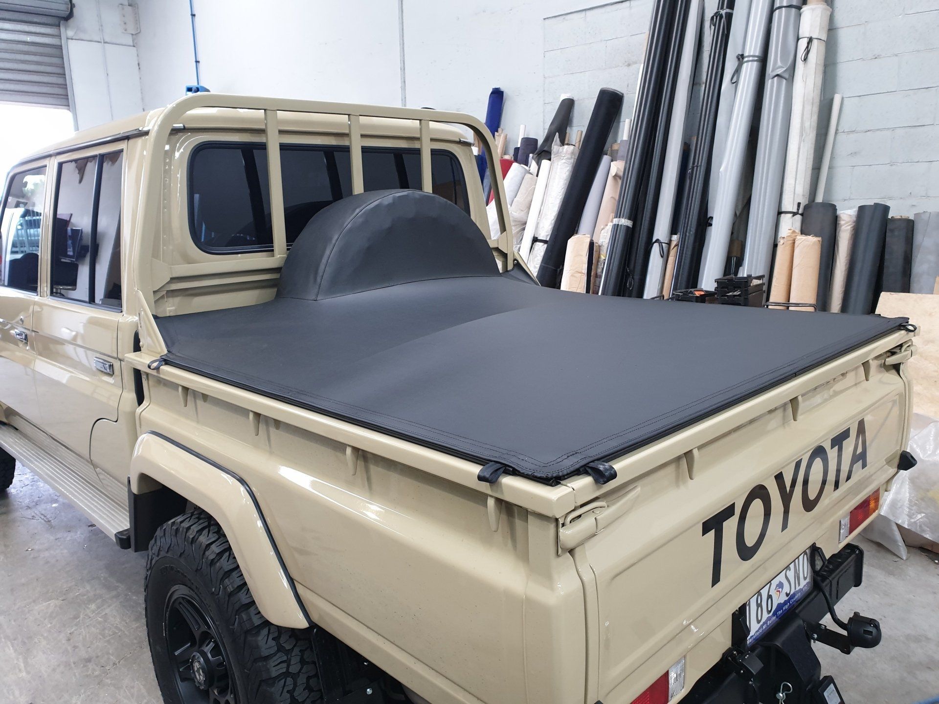 Landcruiser 2021 tub tonneau with spare wheel allocation
