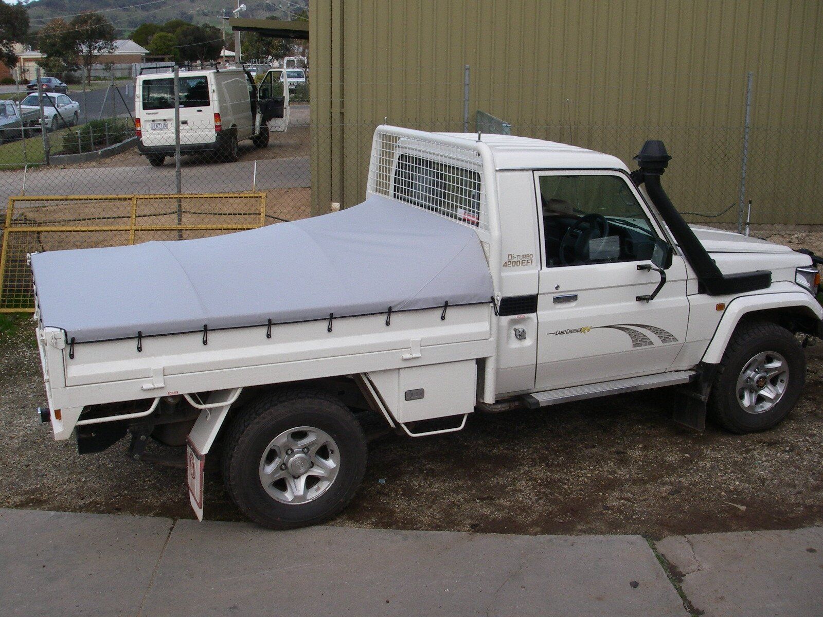 Landcruiser Fastback Tonneau
