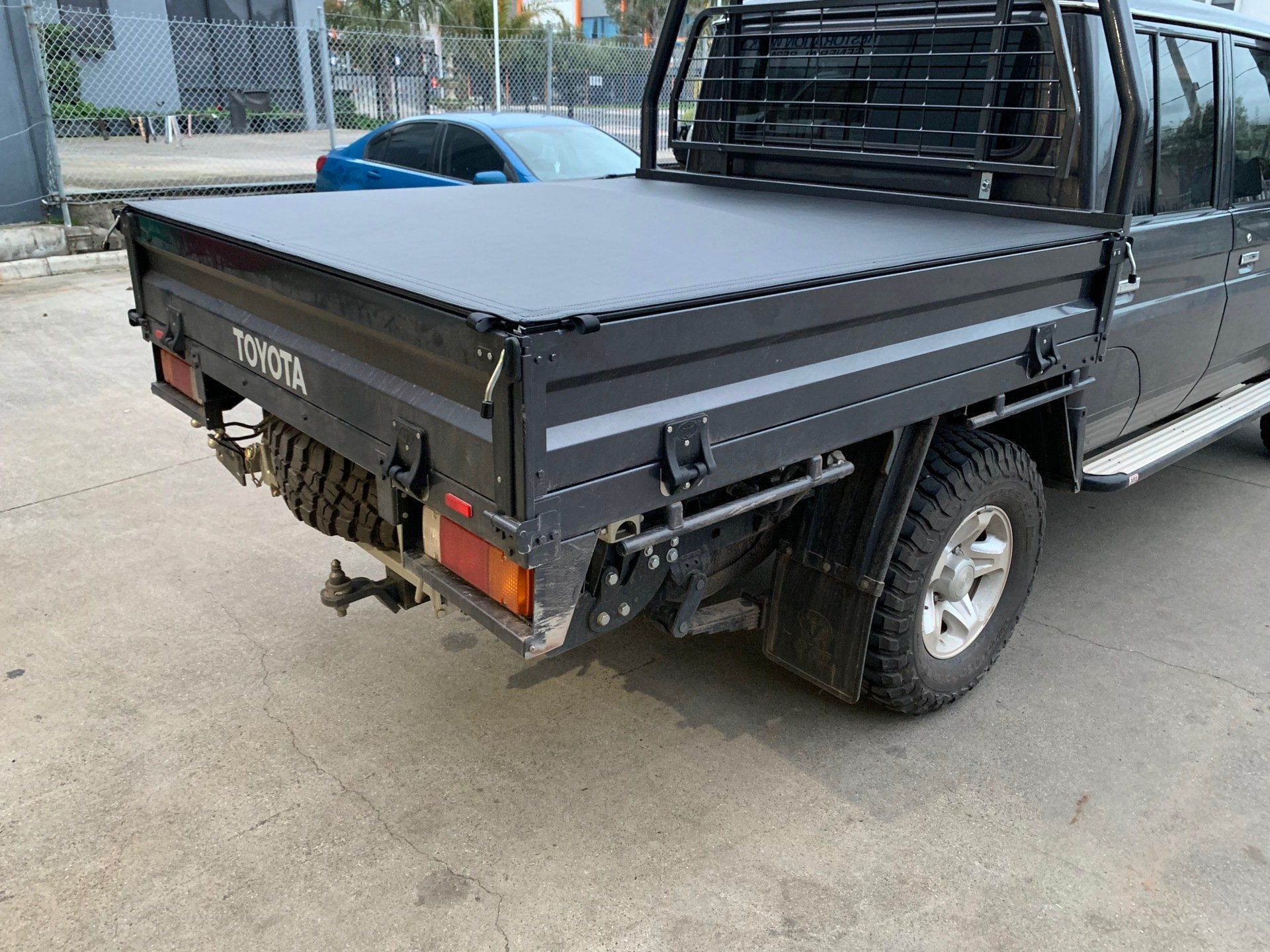Landcruiser wagon custom clipless tonneau
