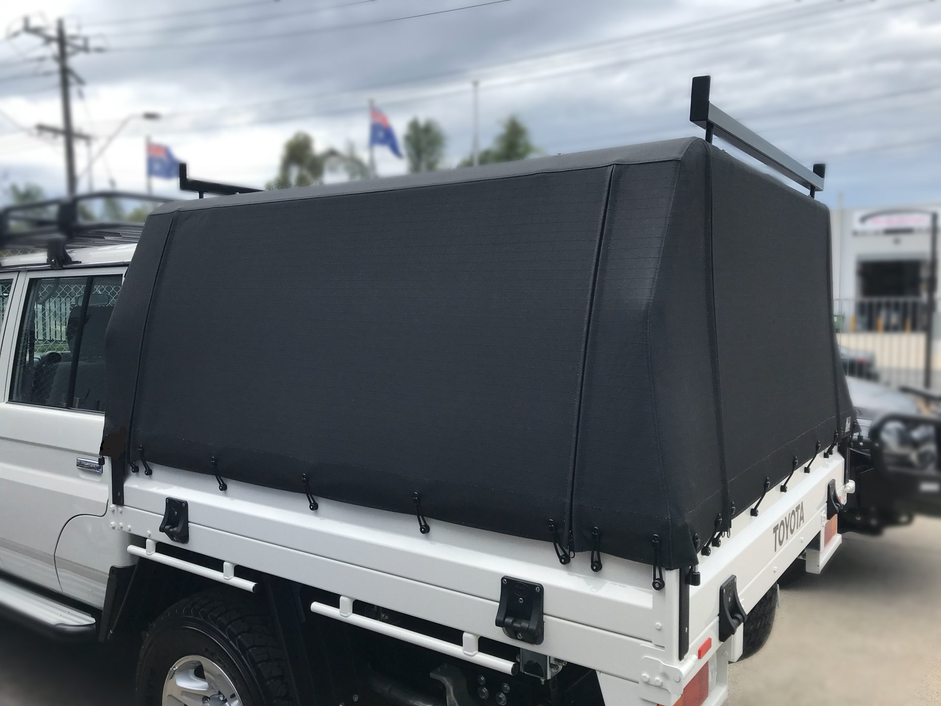 Landcruiser canopy with carry bars
