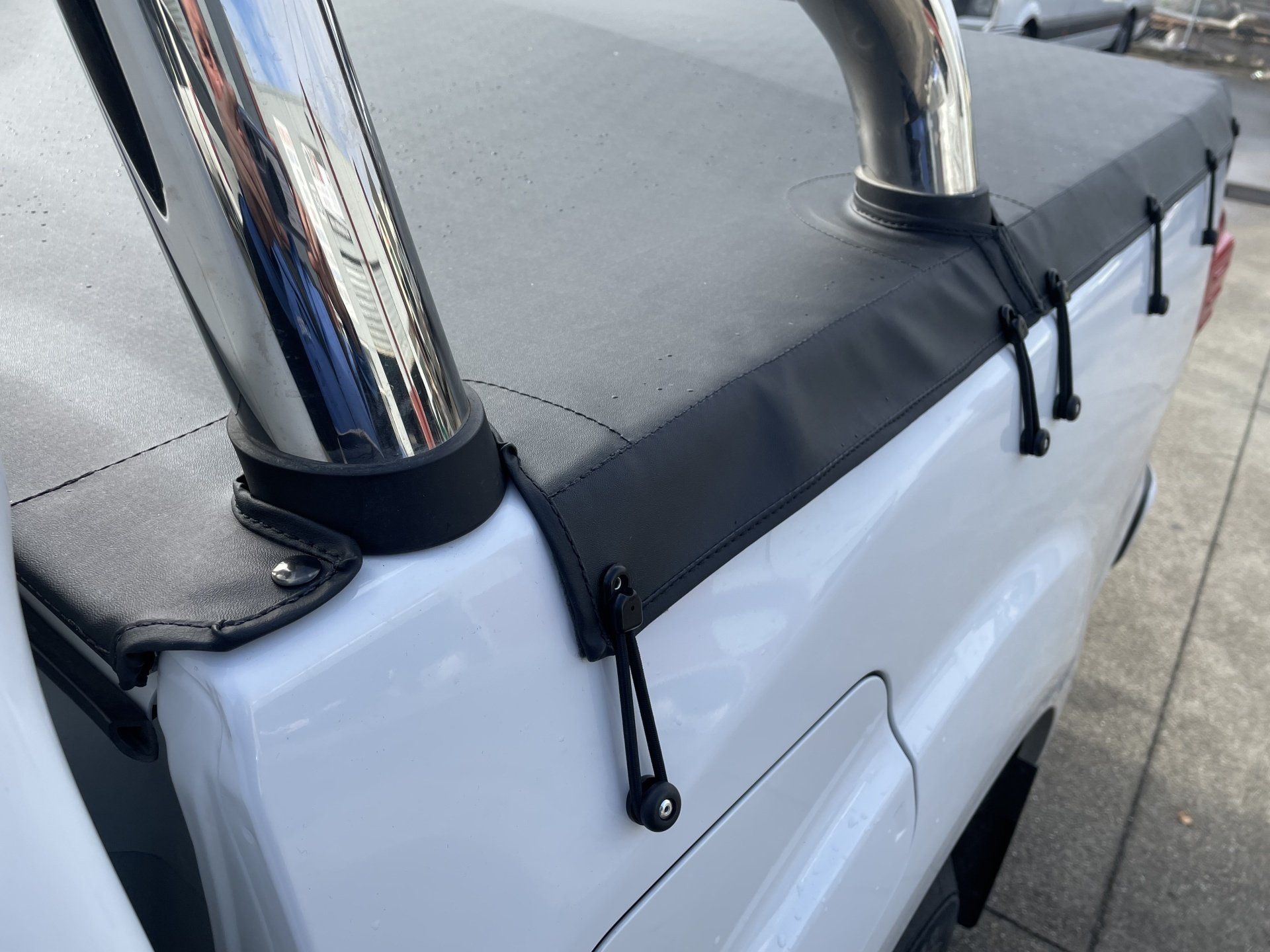 Nissan Navara 2020 custom bunji style tonneau