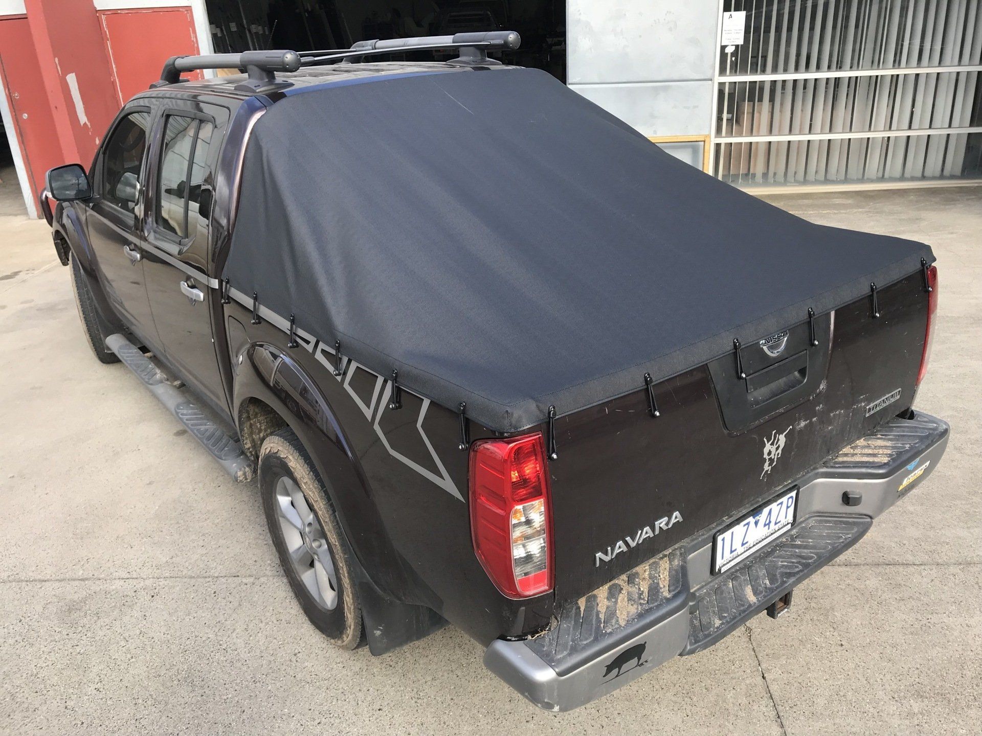 Nissan Navara fastback tonneau cover