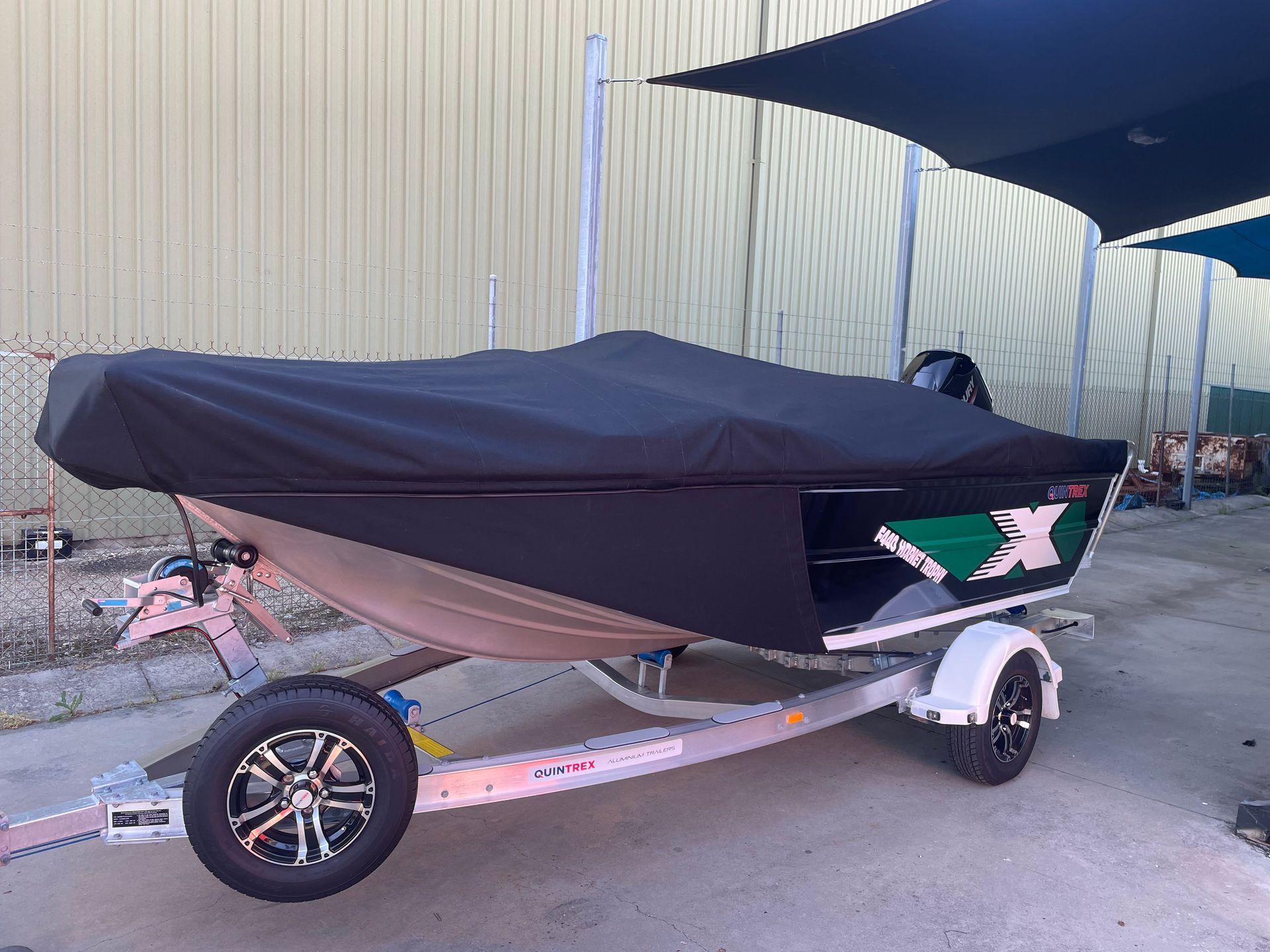 Quintrex F440 Hornet Trophy black canvas cover with stone protection