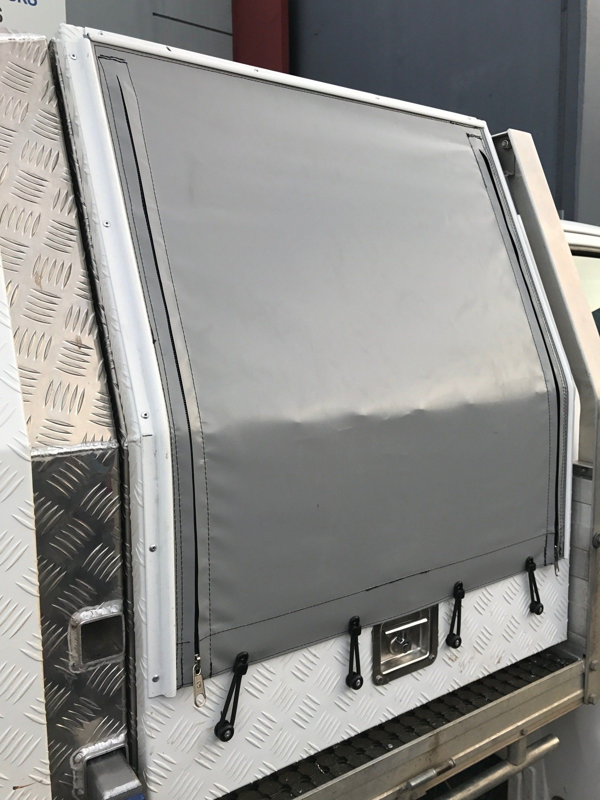 Roll up PVC side on dog box