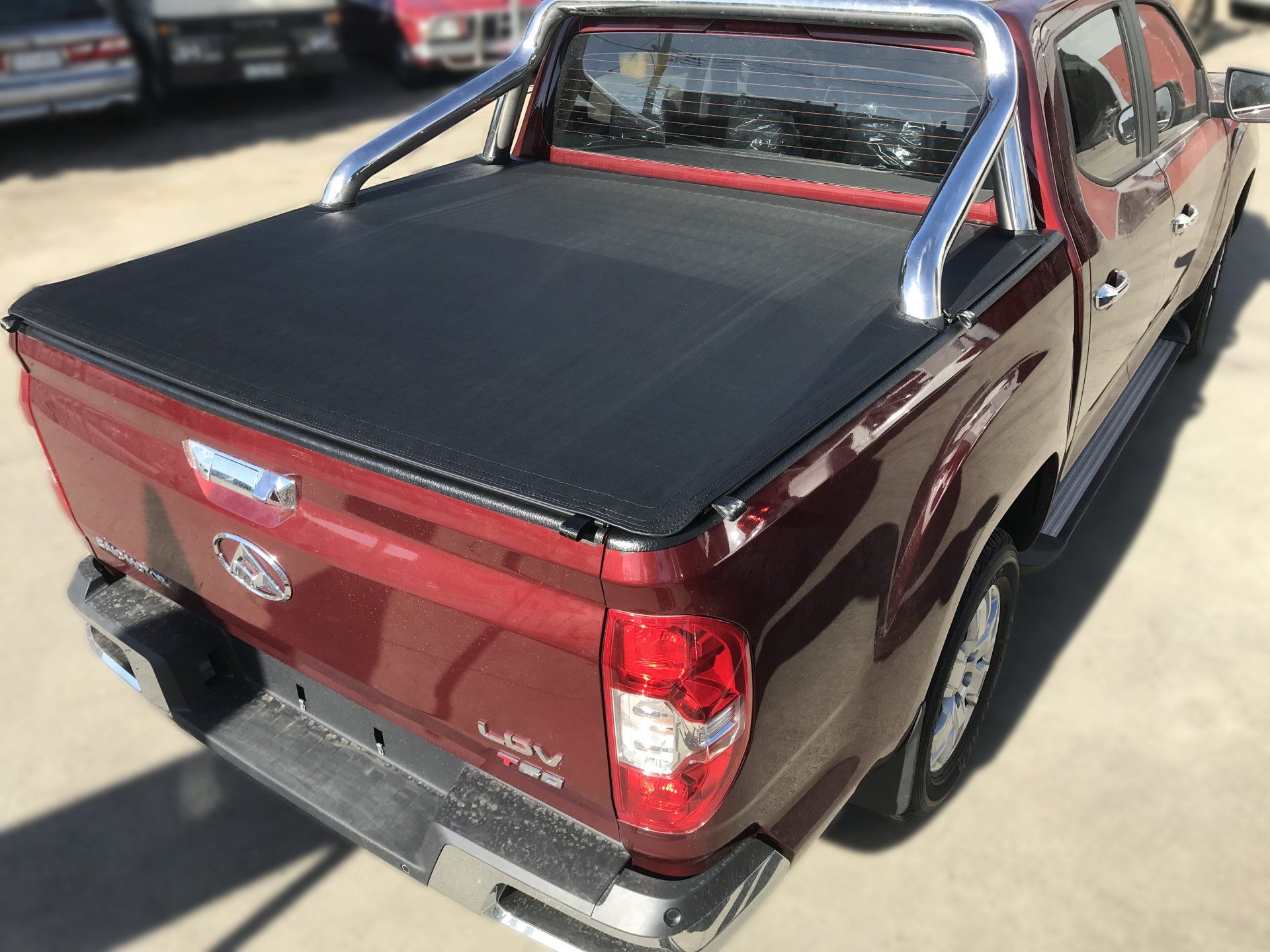 Saic LDV T60 Slikfit clipless tonneau with sports bars