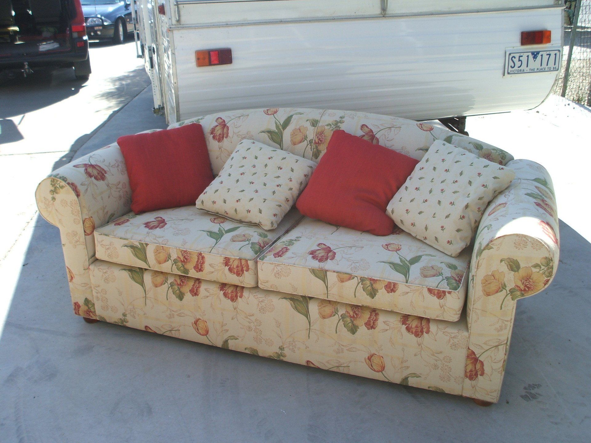 Two and a Half Seater Sofa with Cushions