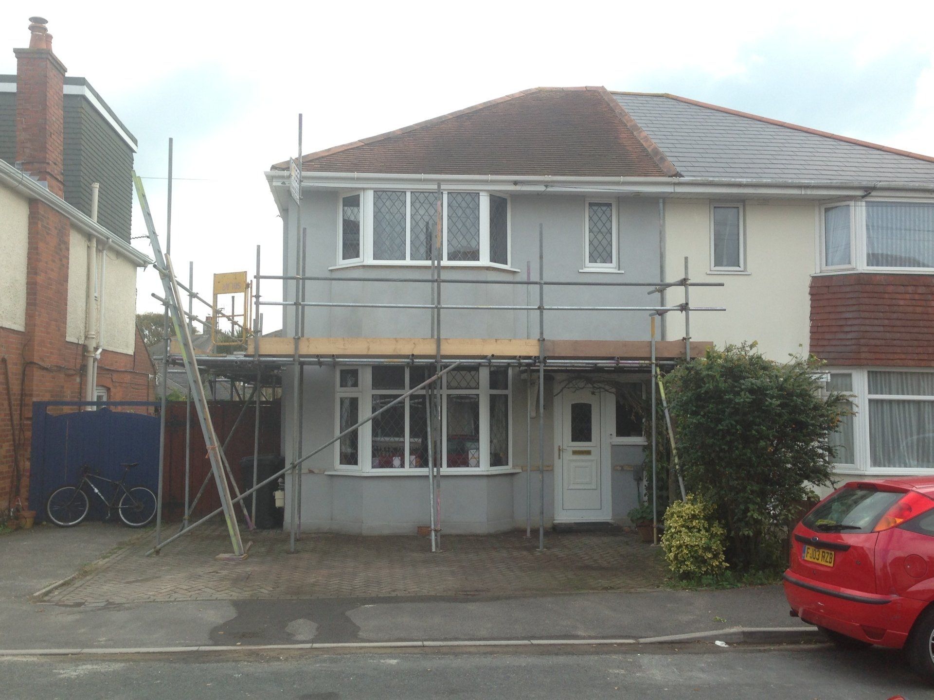 semi with scaffolding