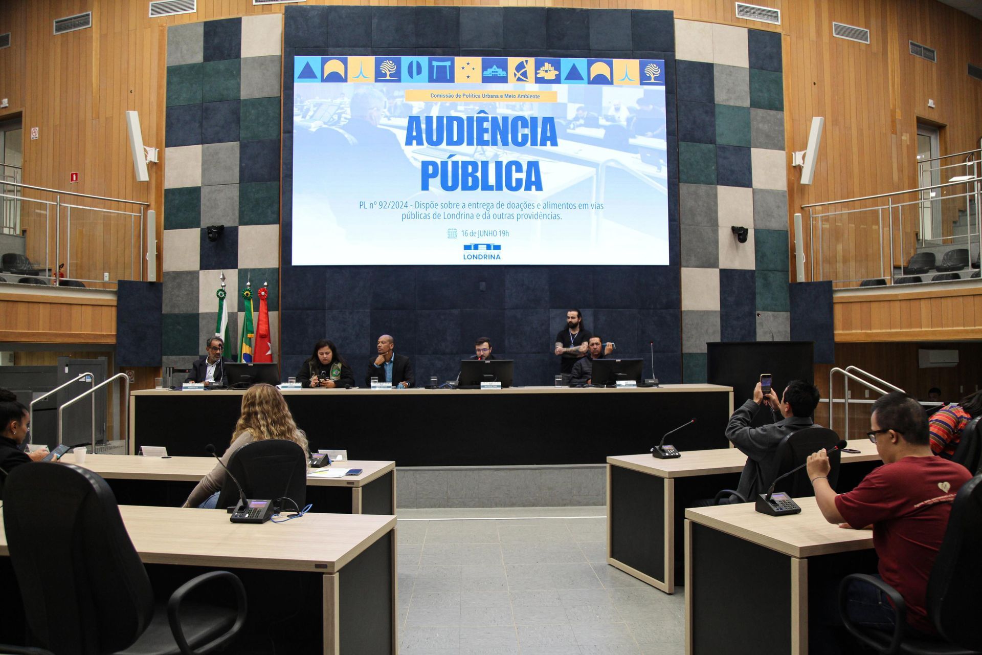 imagem audiência pública proibição doação de alimentos