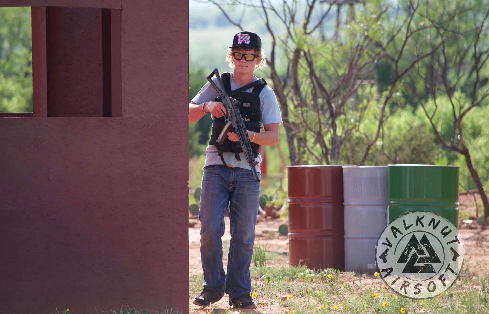 Airsoft player hiding on wall