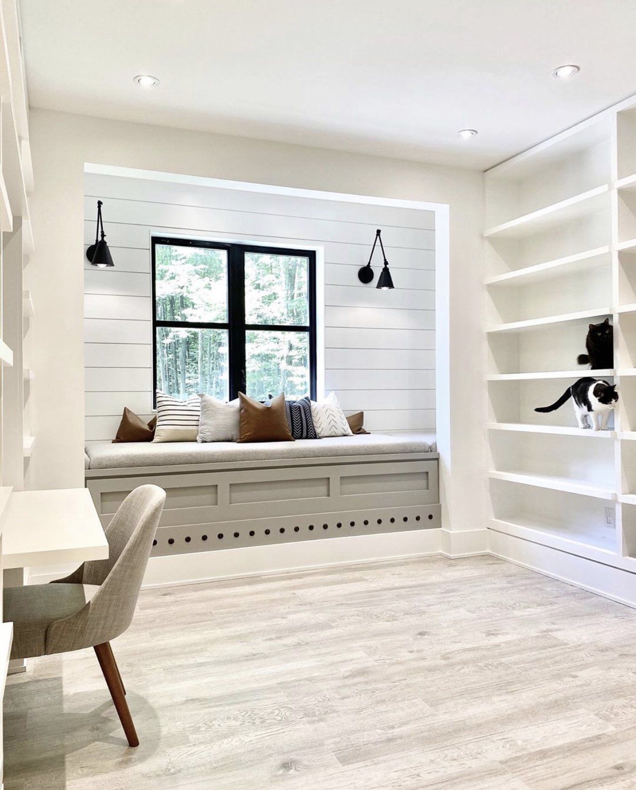 Image of home office designed by Luxcorp