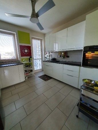 cucina alloggio su due livelli Asti