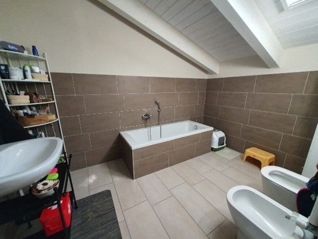 ampio bagno casa in vendita Asti