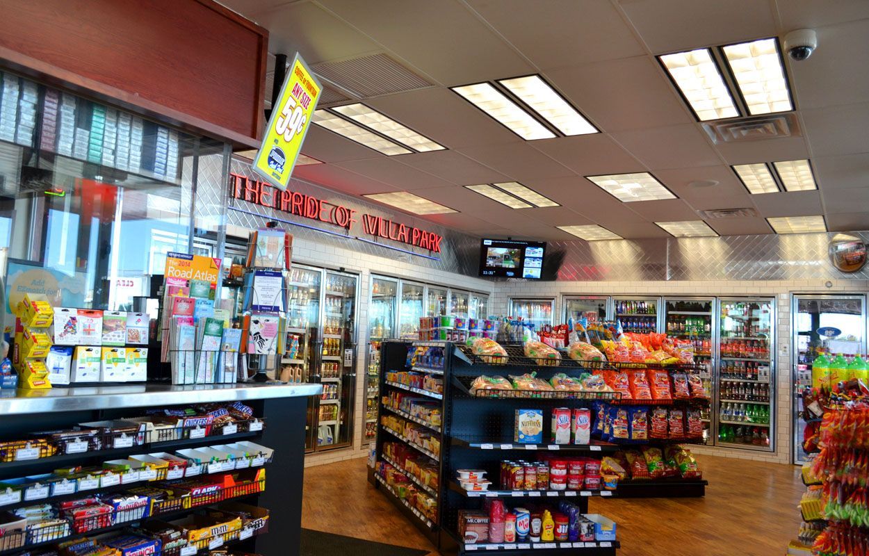 A convenience store filled with lots of food and drinks.