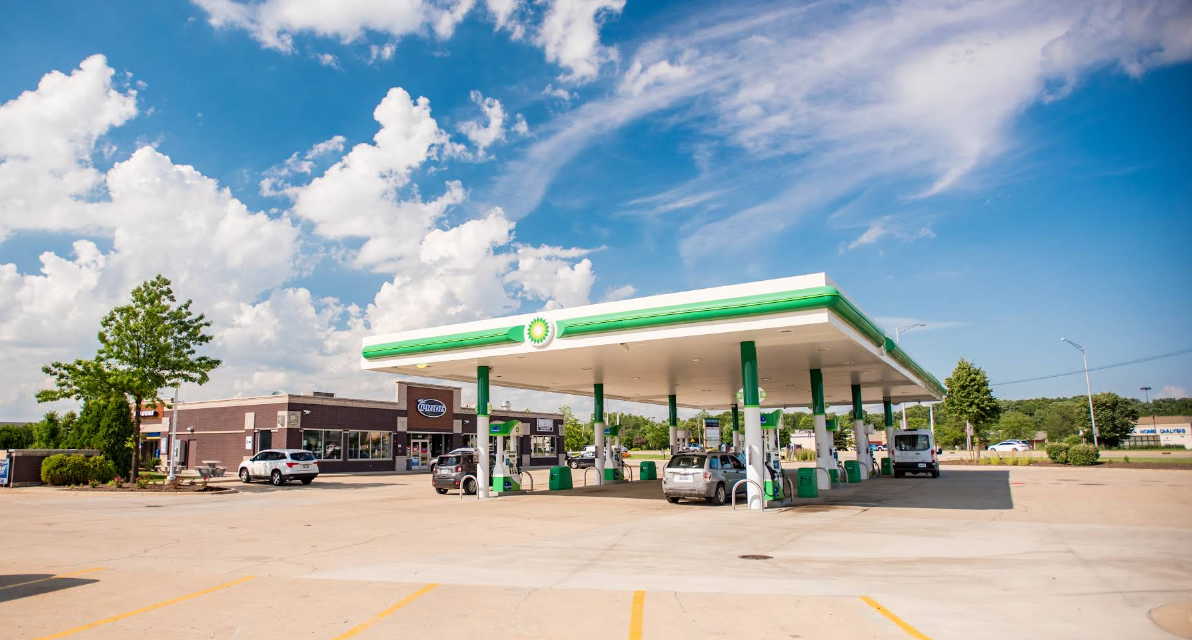 A grocery store filled with lots of shelves and coolers.