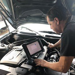 Auto — Auto Mechanic Working  in Fort Meyers, FL