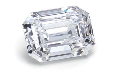 A Radiant Cut Diamond combines the shape of an Emerald Cut with the brilliance of a Round Cut.
