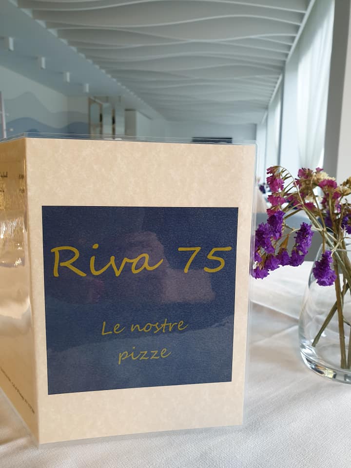 insegna di un ristorante pizzeria