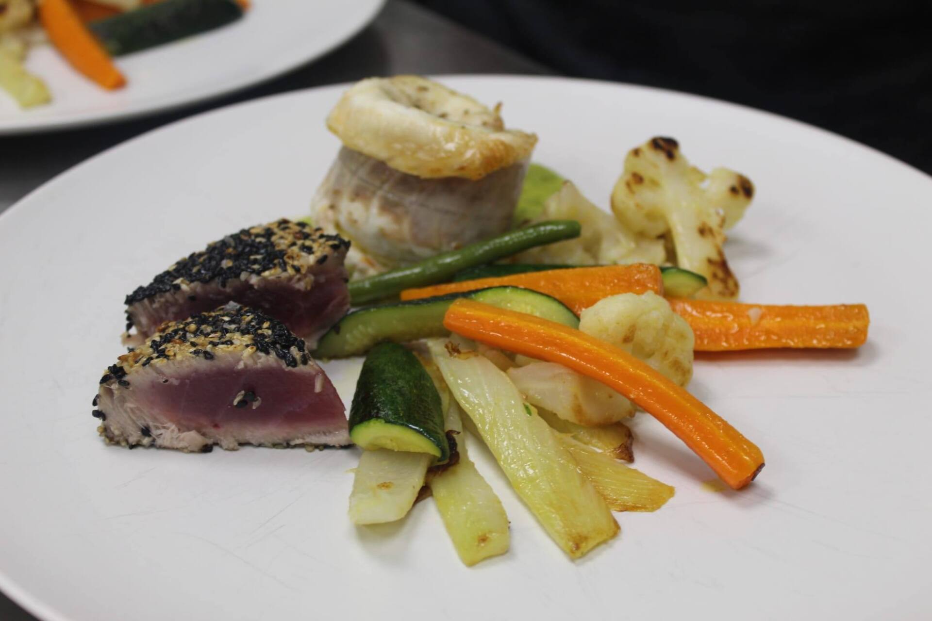 tagliata di tonno al sesamo con verdure