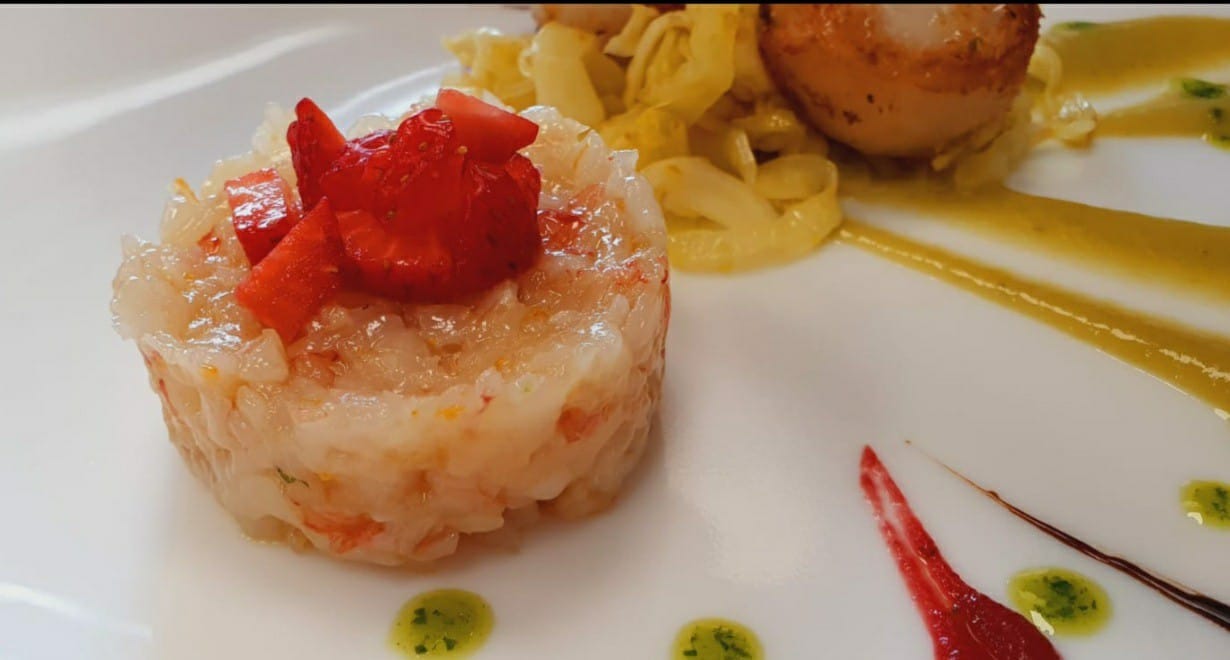 tartare di gamberi con fragola a pezzetti