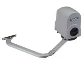 Motore per cancello grigio con braccio curvo, fissato a una staffa metallica.