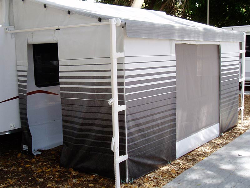 Roll out awning walls on caravan